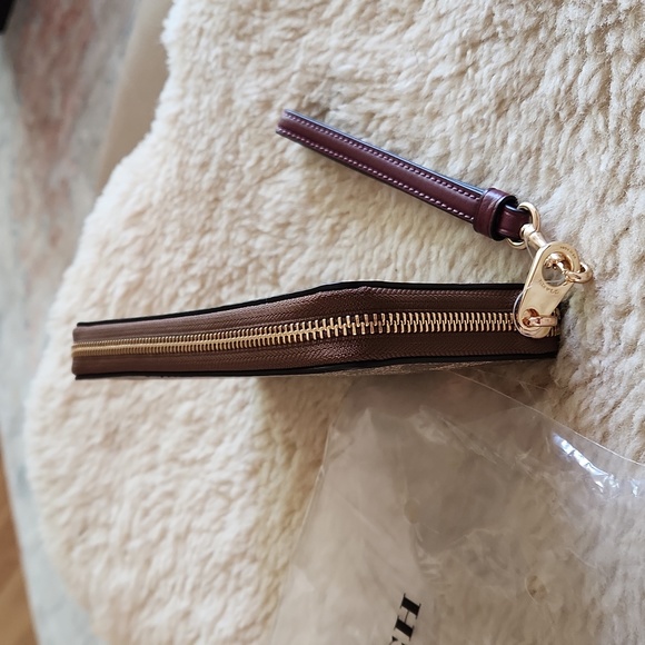 NWT Coach Signature Wildflower Long Zip Wallet/Wristlet ๐๐ค - Picture 5 of 16